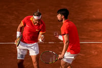 | Photo: AP/Manu Fernandez : Carlos Alcaraz and Rafael Nadal of Spain celebrate a point